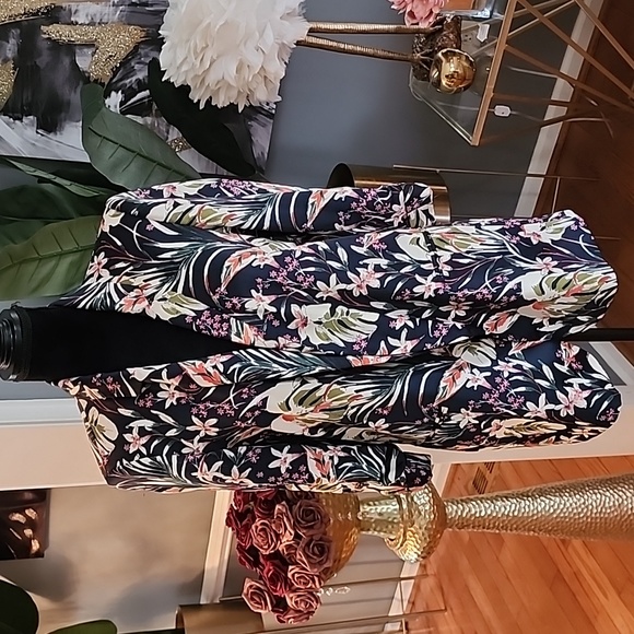Zara Jackets & Blazers - Zara floral blazer sz large
